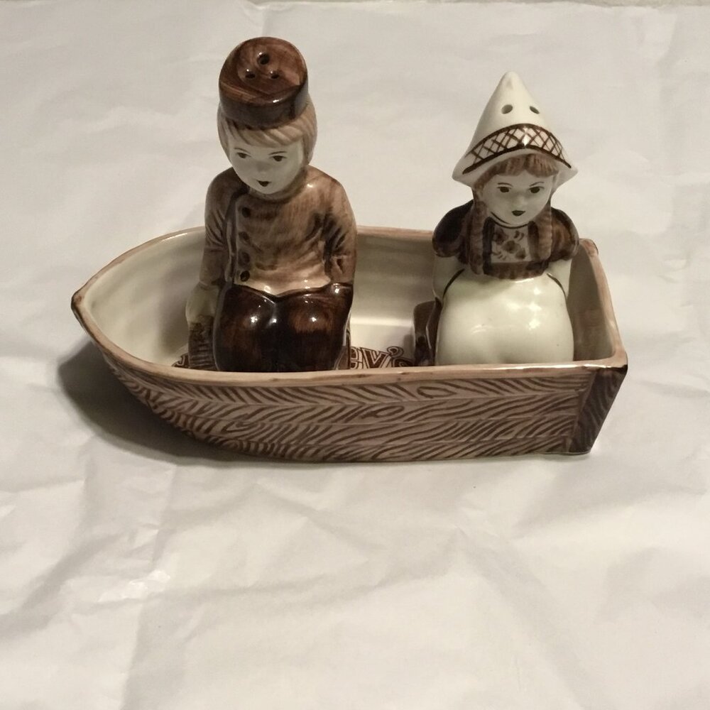 Vintage 1982 Hershey's Chocolate boat & boy and girl salt & pepper shakers